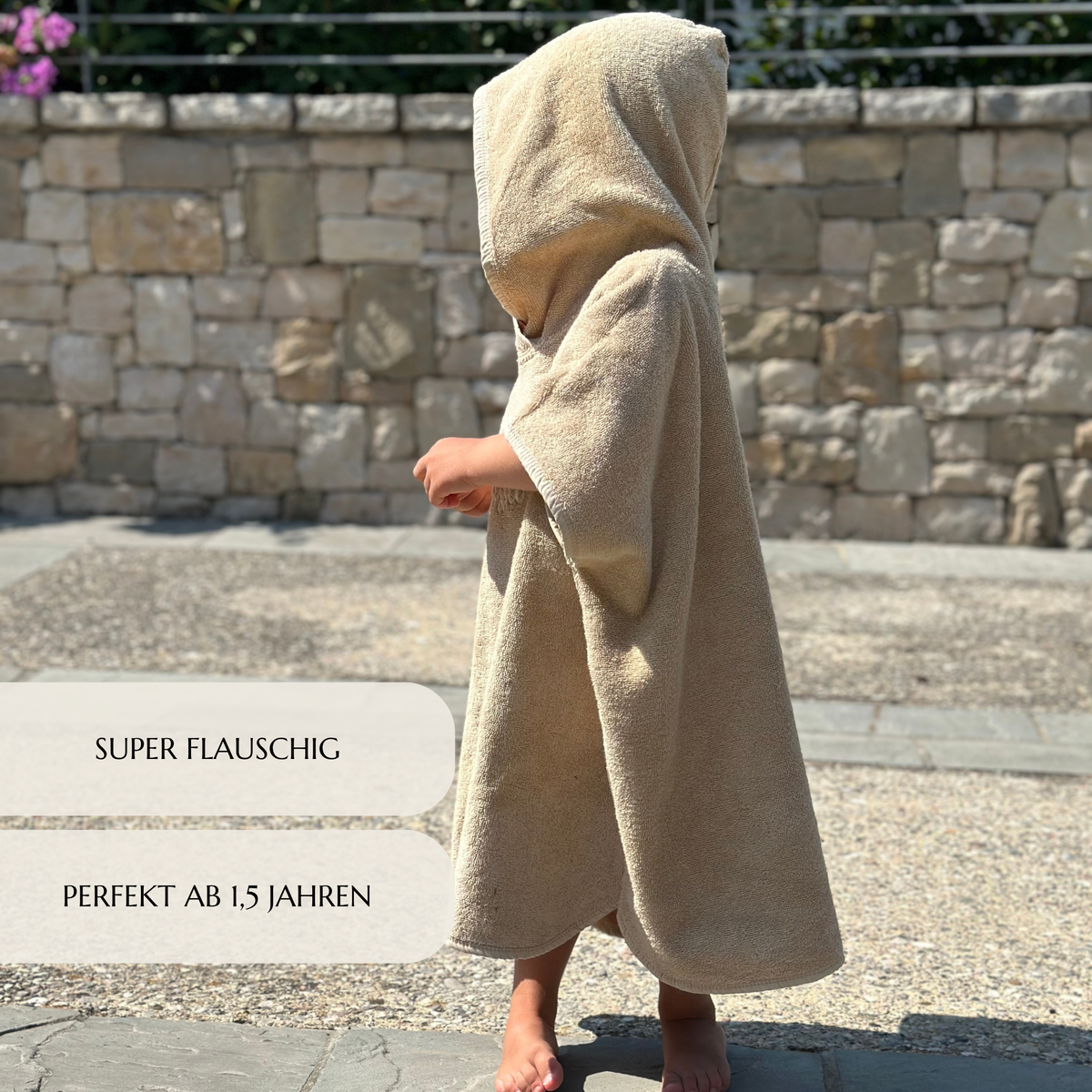 Kinderponcho mit Kapuze in beige